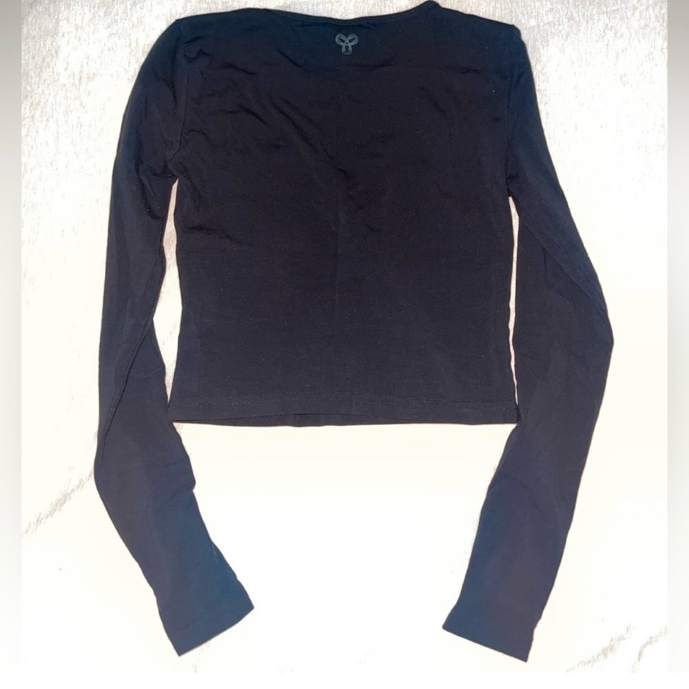 Aritzia Tna chill Eclipse longlseeve Tshirt - Picture 3 of 4